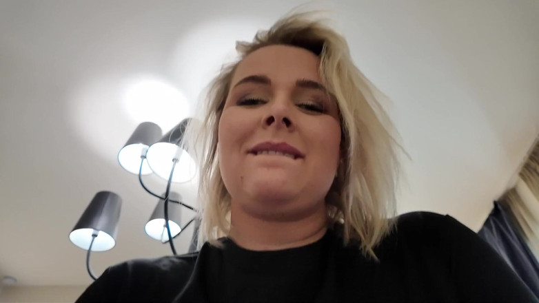 Amateur Homemade Porn: Une belle-mère à gros cul à forte poitrine se fait baiser