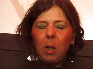 Mega extrem: 私の古いふしだらな女のための罰