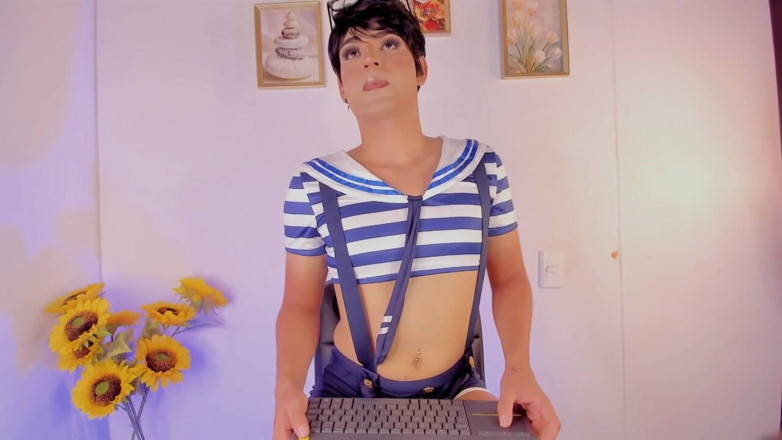 KenPrince: Ken Sottomesso Sissy Si Registra Mentre Si Muove Con Un...