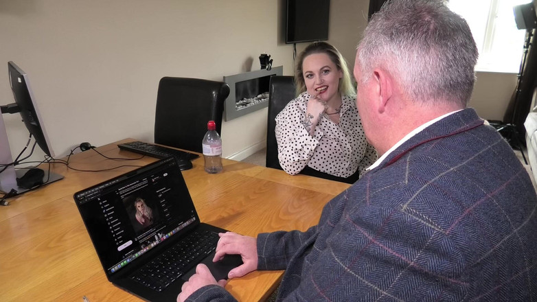 MattyFacial: Босс трахает сотрудника на столе - Bambi