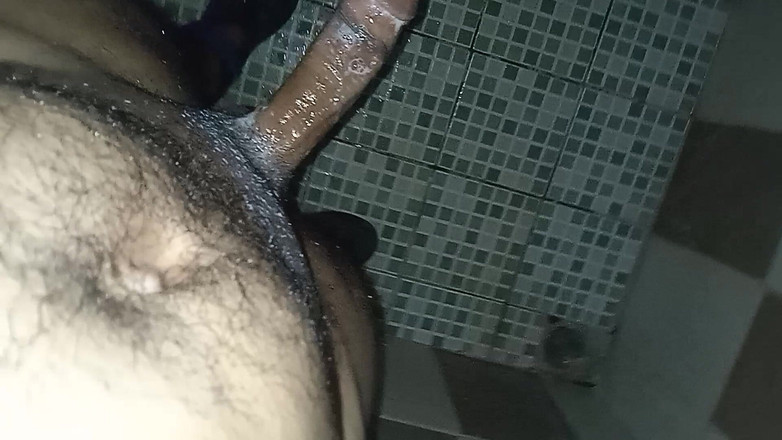 Cute boy jerks off: Eşcinsel adam ülkeden bir geziye çıkan partnerini düşünerek mastürbasyon yapıyor