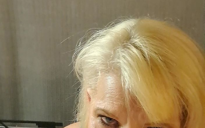 Milf-T: Deepthroat57 POV thổi kèn
