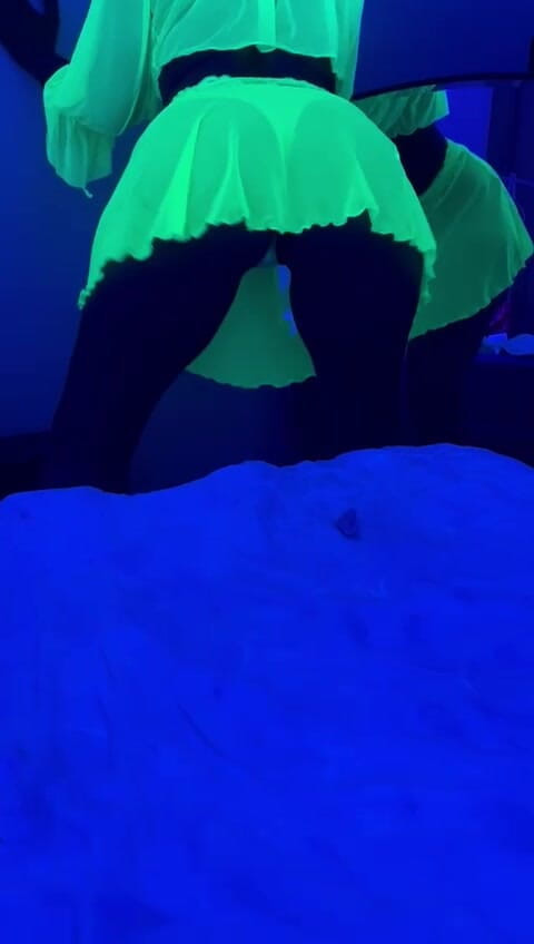 Caramela Sluty Wife: Neon-outfit dessous twerking perfekter körper, hintern arsch mädchen