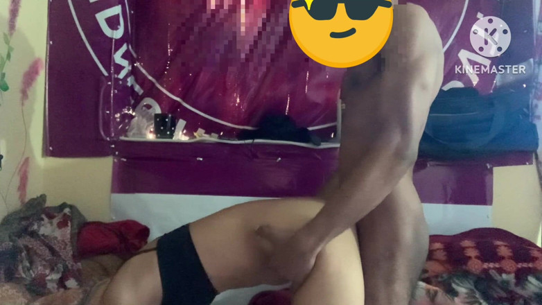 Jackxx: Hintli sevimli kız yüksek sesle inliyor
