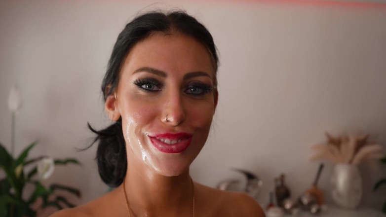 MILF and Big Wet Tits XXX: Evelina, a puta engolida, mostra os peitos enormes e não...