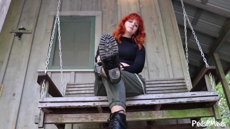 PedsRMeds: Peaches riesin kim zeigt ihre stiefel