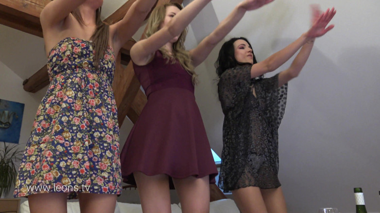 Leon Lambert Girls Twerk Parties CFNM: Версия сексуальных трусиков, круглые задницы, прозрачное шоу без лифчика и половые губы