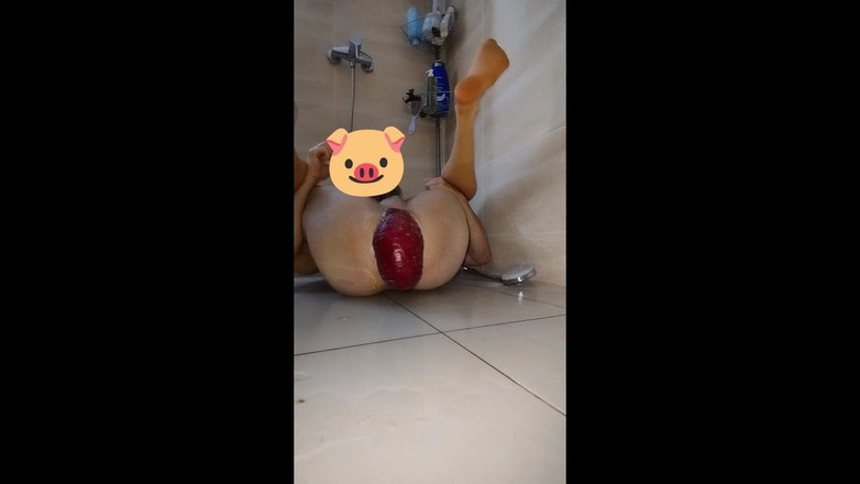 Maganafolgas: 黑色丁字裤和张开的脱垂