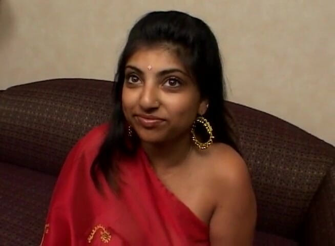 Indian Heat: Casting, dicke indische schlampe mit großen natürlichen titten wird leidenschaftlich...