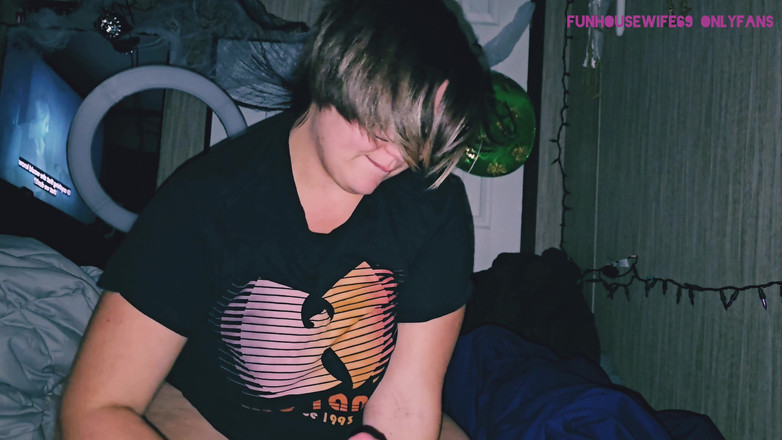 Funhousewife69: Verraste hem met het hoofd terwijl hij probeerde te slapen...