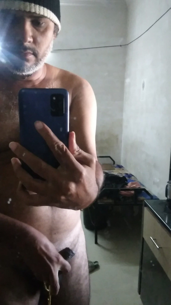 Nani Top: ソロ男性のヌードプレイ、フルタイム無料