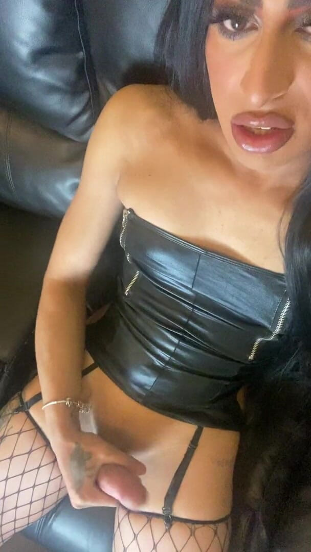 Lottie: Trans/shemale wanking and cumming with erotic dirty talking in leather