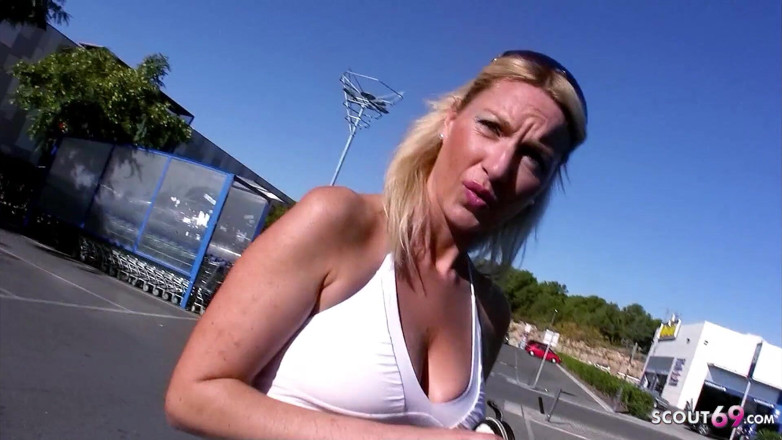 Full porn collection: O marido pega a loira Milf Michelle no aeroporto e...