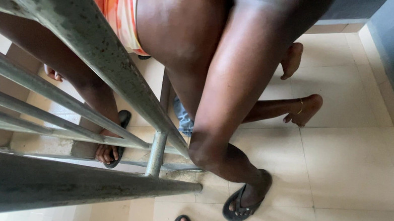 Creamyshuga: Мой арендодатель трахнул меня в лестничном футляре