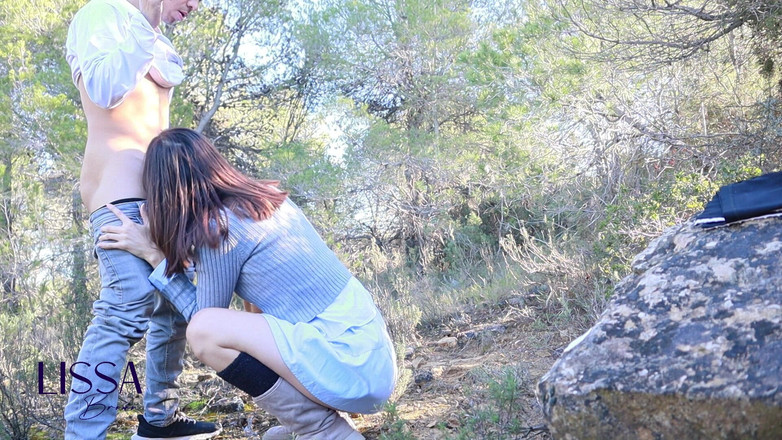 Lissa Brown: Jebanie i sikanie na zewnątrz