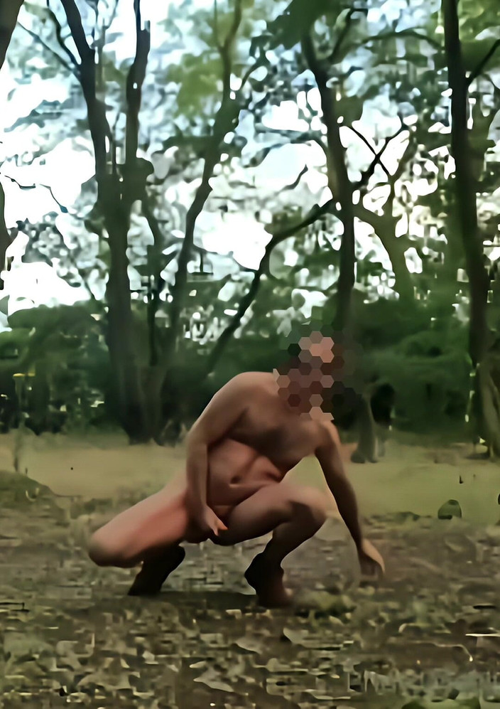 MaleModel: Masturbação na floresta