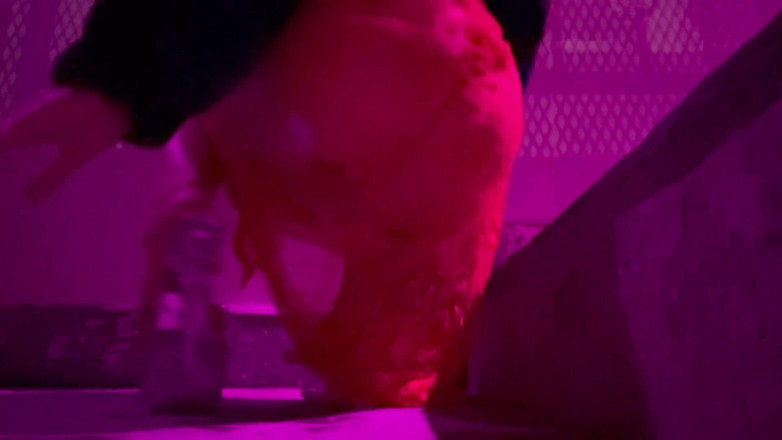 Artemisia Love: Artemisia suka banget sambil pakai sepatu hak tinggi di luar...