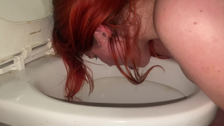 Elena917: Lizanie toalety i humping