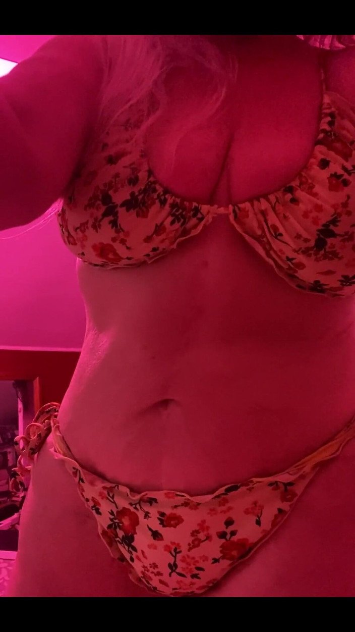 PaintedRose: 5 phút tập luyện cặp mông và bikini