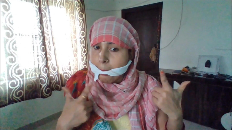 Selfgags classic: Kiraneya's Indische kokhalzende tips: hoe je een meisje stil kunt...