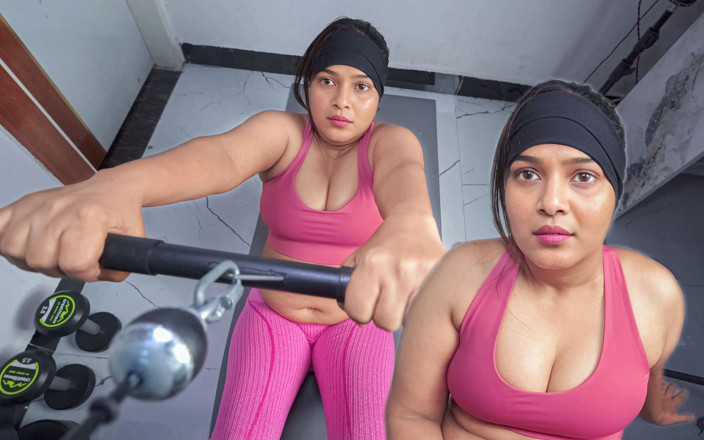 pinki_cute: Meia-irmã oferece sua buceta apertada para meio-irmão para treino em...