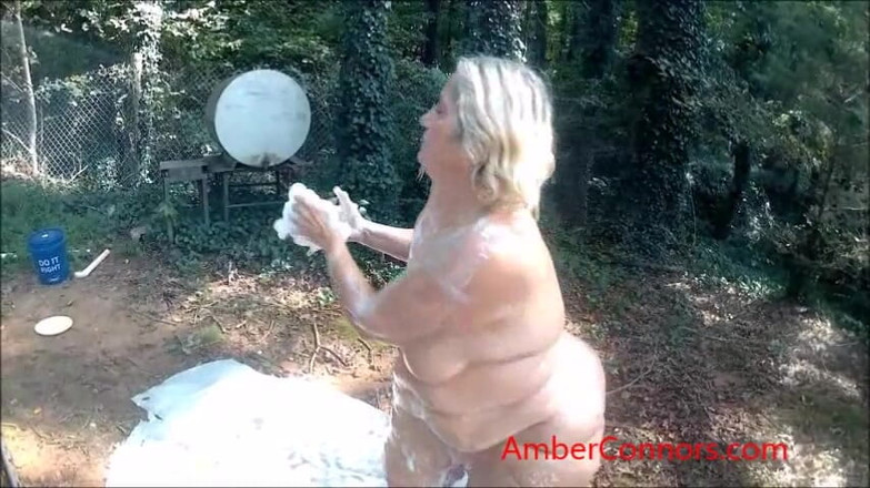 Amber Connors: Ducha fuera de la ducha