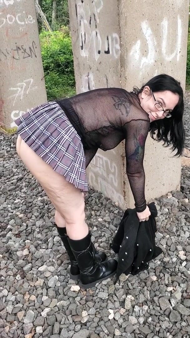 Web of Desire: Outdoor-spaziergang ohne höschen