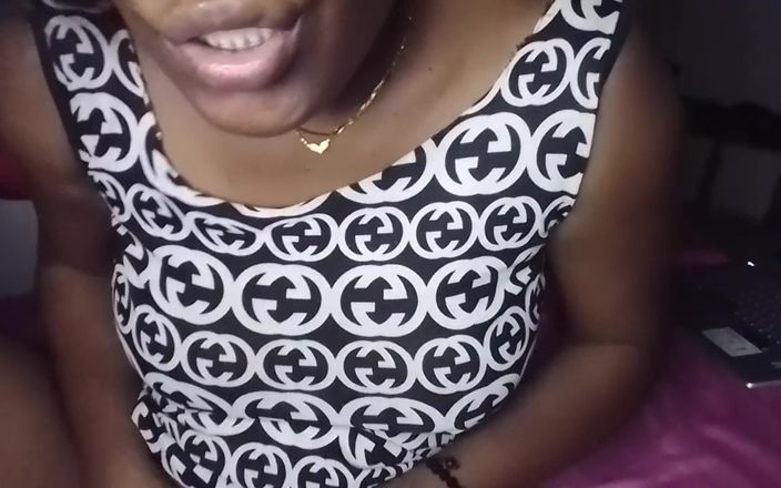 Super sexy ebony cuties: Стискаю цицьки, поки я енергійно потираю жирну пизду пальцем