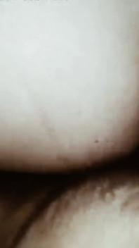 我的女朋友在我工作的时候给我发了这段视频。我希望她和另一个男人玩得很愉快。