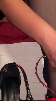 Khusus untuk para fetish pergelangan kaki seksi dengan sepatu hak tinggi
