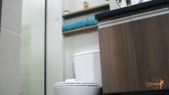 Venusss fetish: Scoreggia molto in bagno!