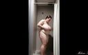 Melonie Kares: İş yerinde duşta sudsy göğüsleri