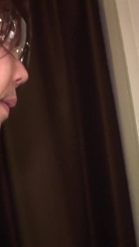Suami Jepang nonton memek berbulu istrinya dientot sama pria lain - creampie di sofa cuckold
