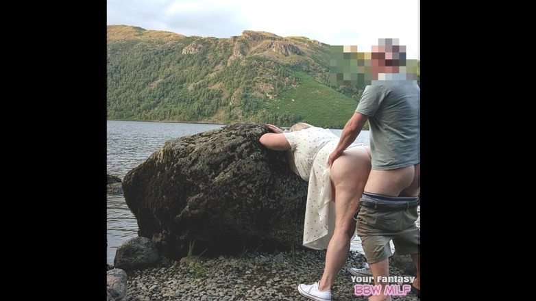 BBW_Wife: Трах на природі - зрадлива дружина займається сексом з коханцем біля озера (зрадлива гаряча дружина, зрадлива свінгерка Vixen Bull, сперма в дупу)