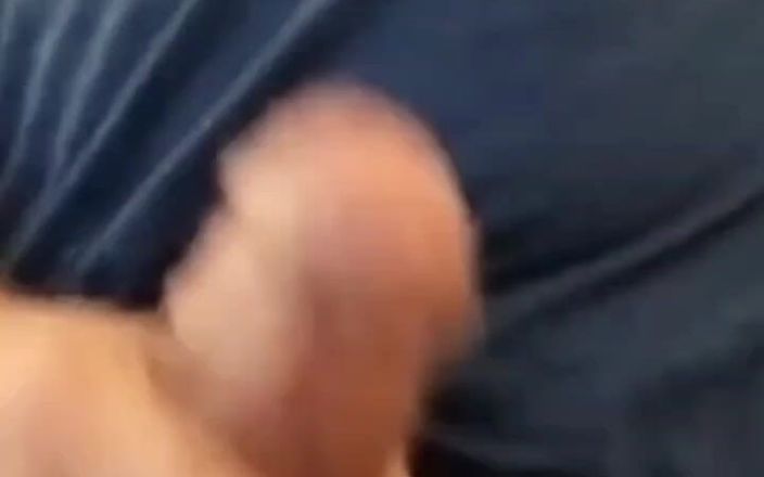 Beegjohn69: Sborro come una fontana con un enorme semi