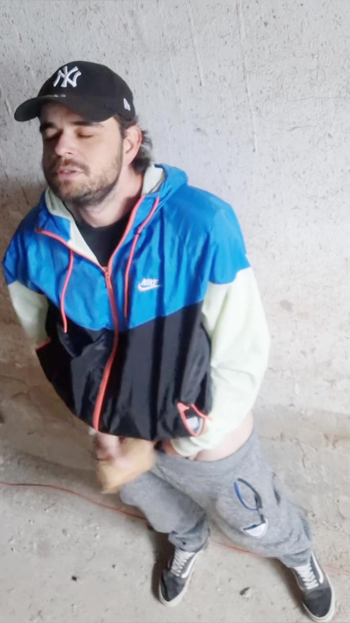 jerkofflover: Ich in Einem Verlassenen Gebäude, in Das Ich Zum Masturbieren...