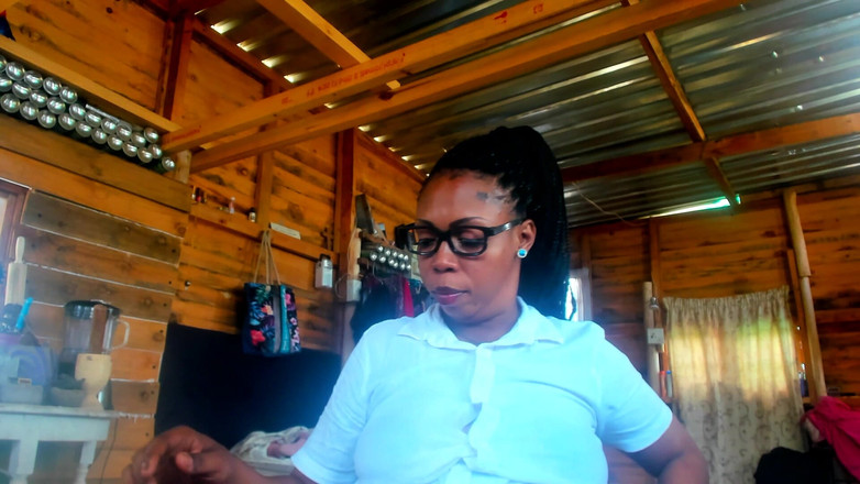 AnalEbony: 자지를 빨아주는 거유 밀프