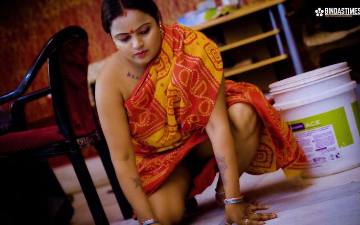 Cine Flix Media: देसी घर का मालिक अपने बड़े स्तन और चूत को देखने के बाद अपनी नौकरानी को चोदता है (हिंदी ऑडियो)