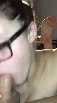 Meine 18-jährige freundin lässt mich sie werfen und fesselt sie ... Oraler creampie