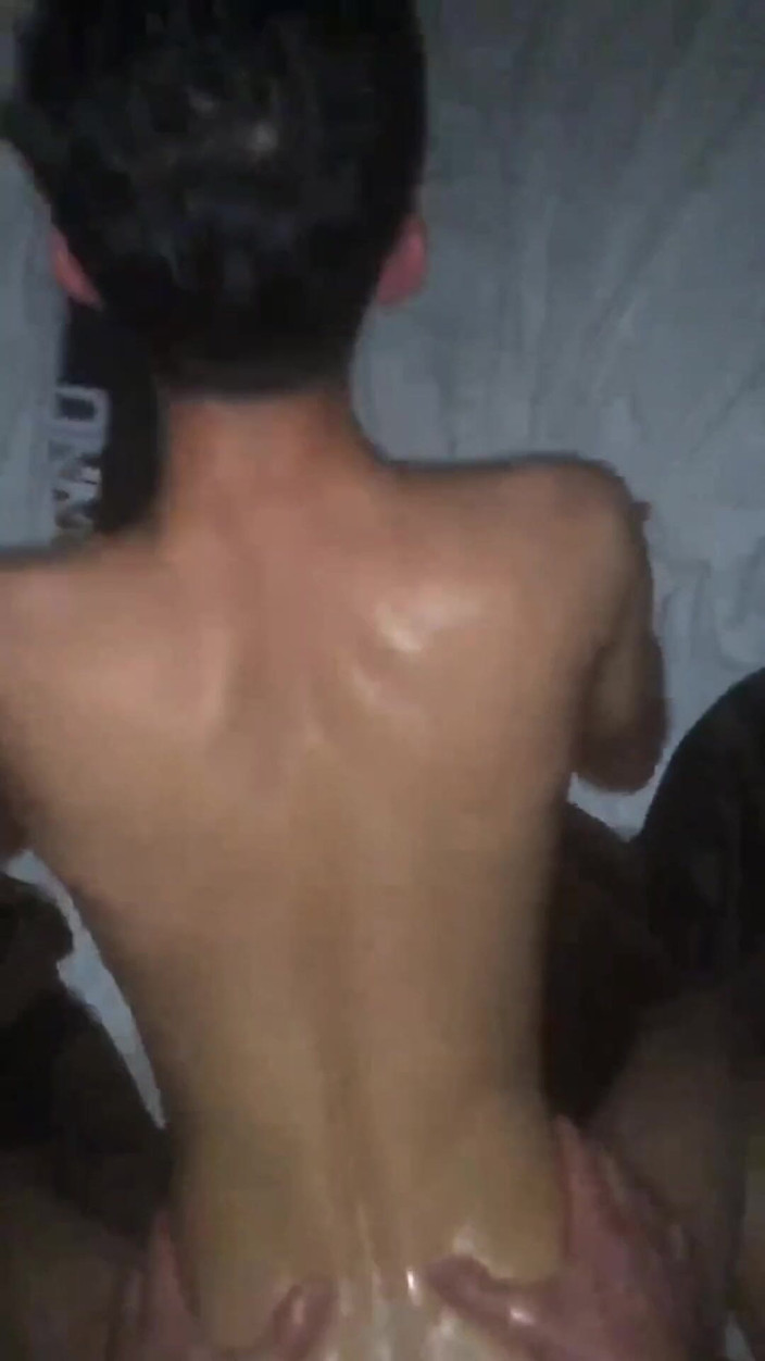 ViliSari: Il fusto sexy muscoloso con un grosso cazzo mi ha...