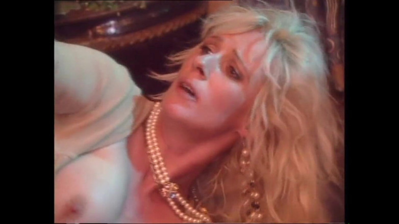 MMV films - The Original: Una milf arrapata con la figa pelosa viene scopata e...