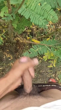 Geiler junge, masturbation im freien und abspritzen