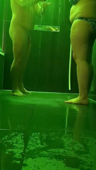 Un Fanático De 18 años Me Vio En El Spa Público Y Me Llenó En El Jacuzzi