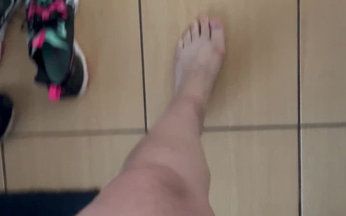 Feet: Bakış açısı: Yalınayak yürüyorum