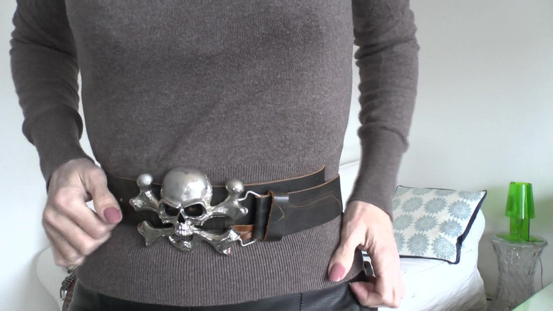 Lady Victoria Valente: Inserimento della cintura in salotto, Parte 2, Lady Victoria Valente