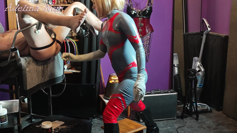 FISTINGQUEEN: Punch fisting s extrémním hlubokým plným latexem v kočičím kombinéze -...