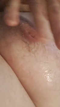 La Troia Si Masturba E Si Gode Il Suo Sperma