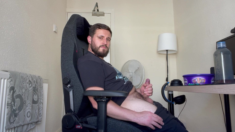 Slutty Samuel: Záběr zblízka na Wank s výstřiky