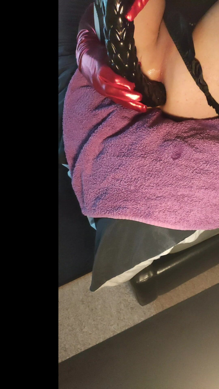 Sallyann: Dildo potwora