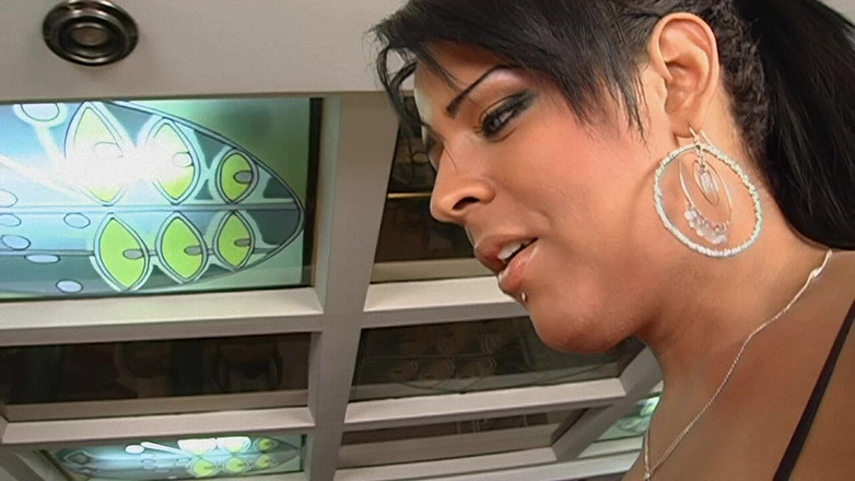 Xxxlover: Lelaki berkahwin menggoda adik MILF transeksual panas isterinya dan mendedahkan...